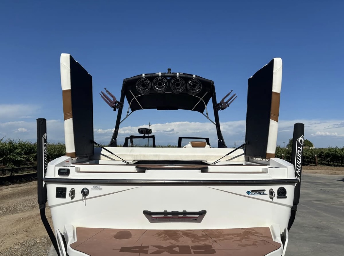 2022 Axis Wake T220 Icon